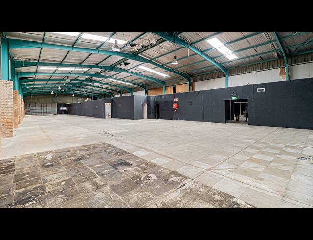 2,200M² WAREHOUSE FOR SALE IN FERNDALE